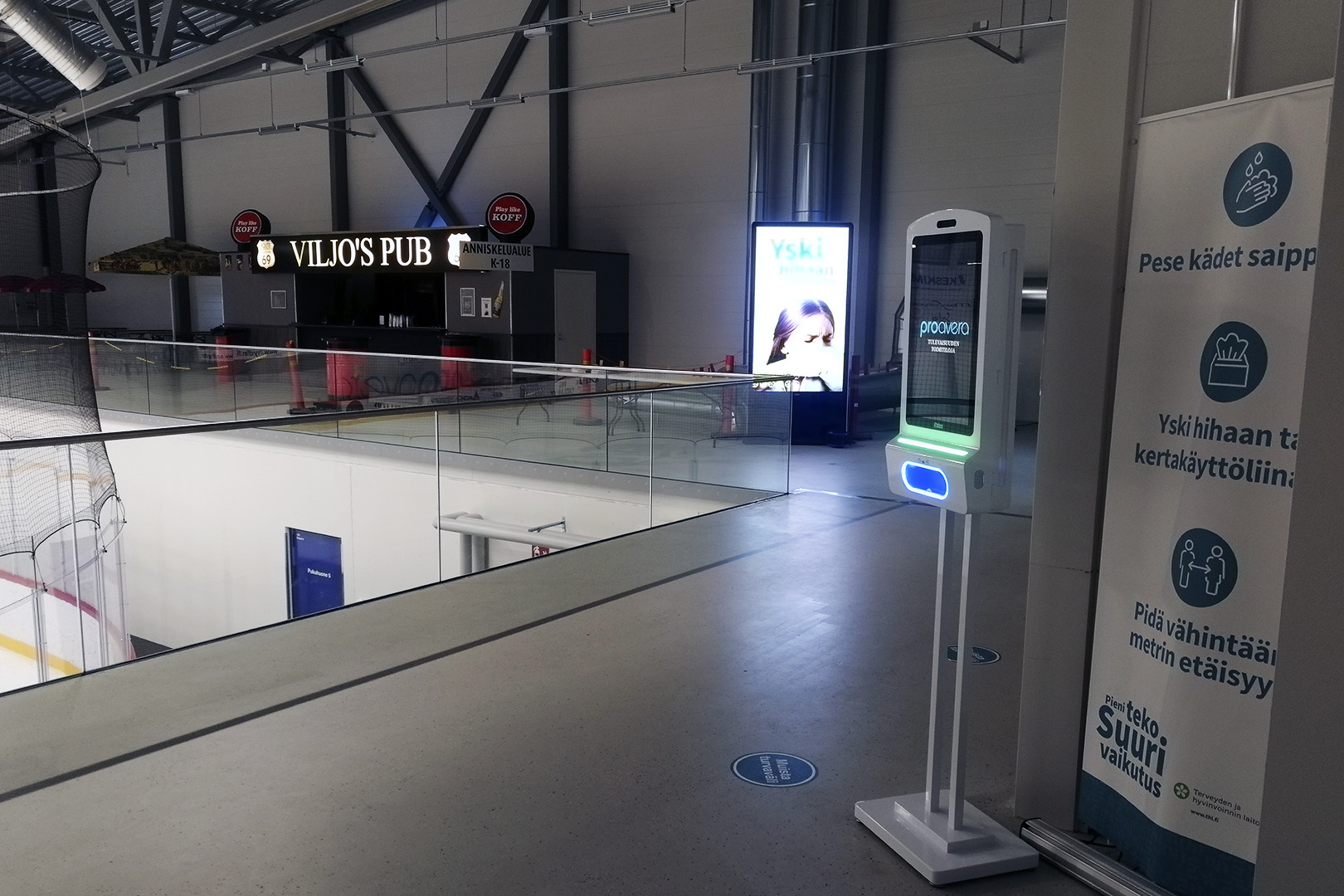 Jäähalli – Käsidesiannostelija ja pyloni
