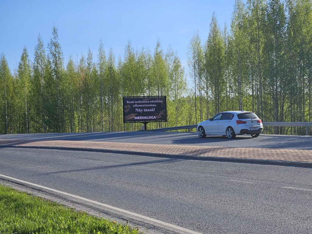Medialiiga Pirkkala, Naistenmatkantie – 15 m² LED-näyttö