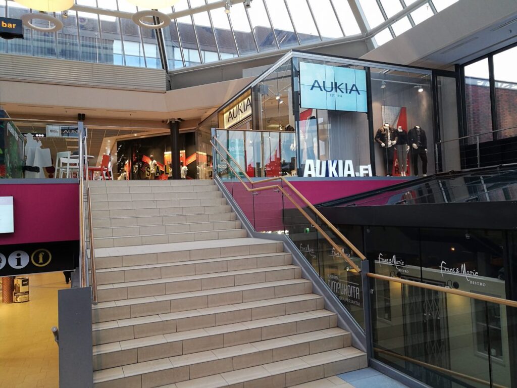 Aukia, Tampere ja Helsinki