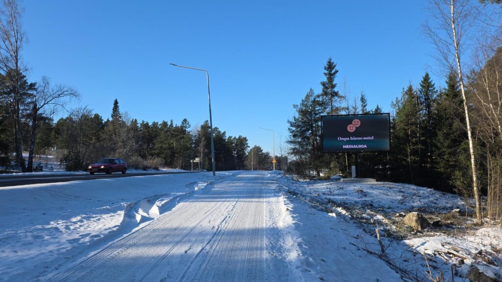 Medialiiga Uusikaupunki – Mieleenpainuva mainosnäyttö