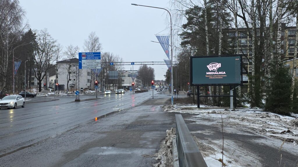 Medialiiga Valkeakoski – kaksipuoleinen näyttö