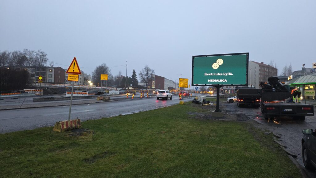 Medialiiga Tampere, Sarankulmankadun LED-tienvarsinäyttö