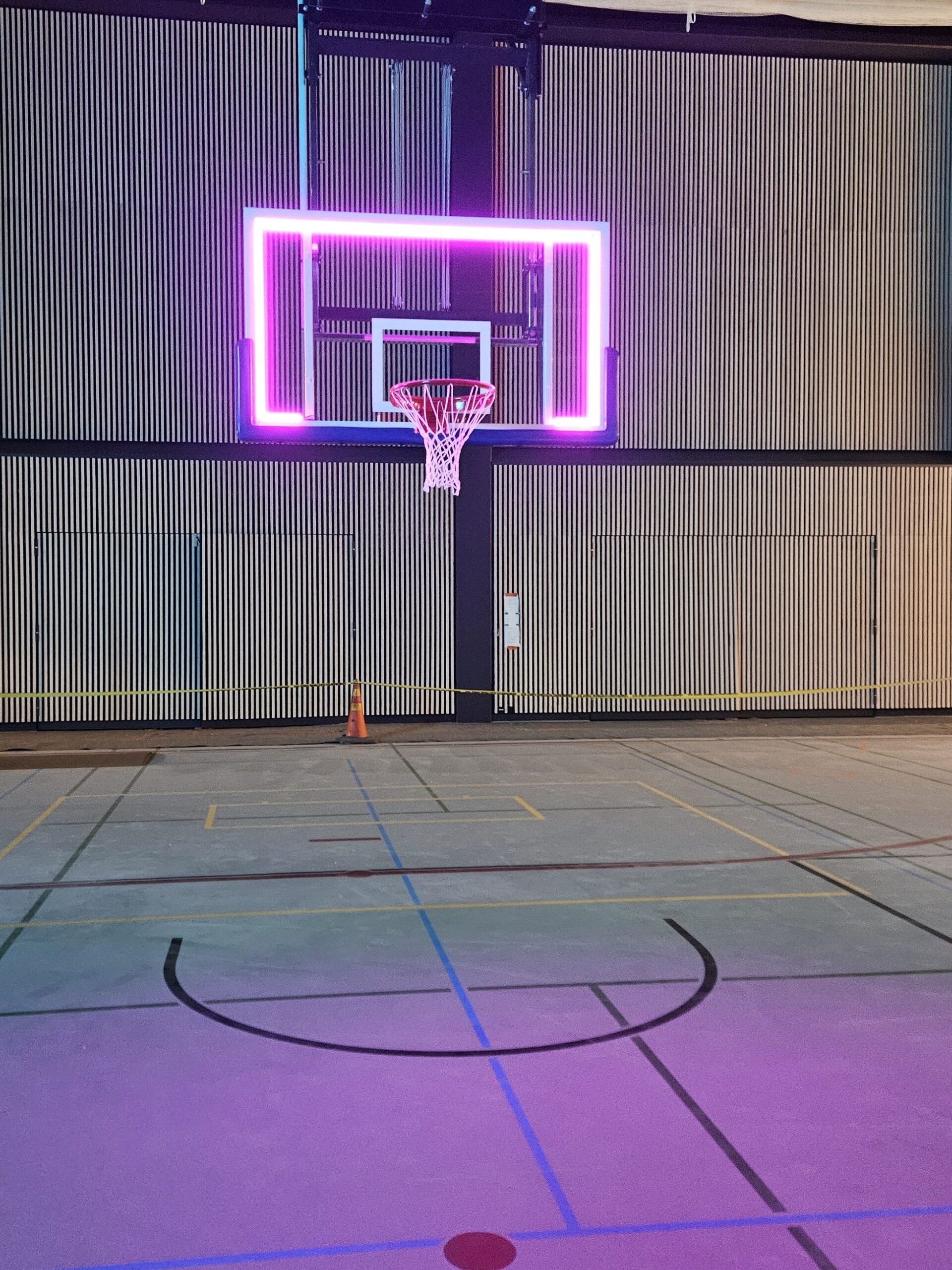 LED-nauha koripleksissä
